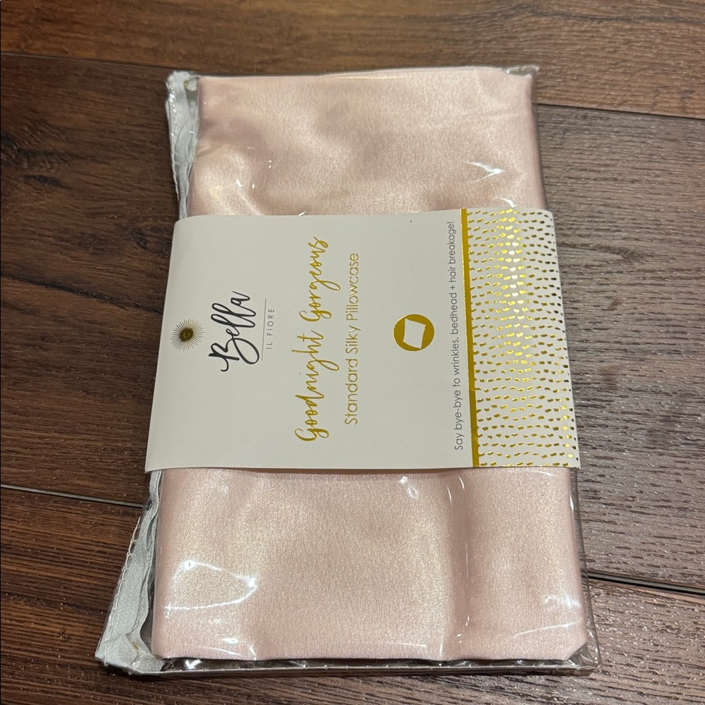 Bella Pink Standard Silky Pillowcase.Silk-like 100% Polyester fabric